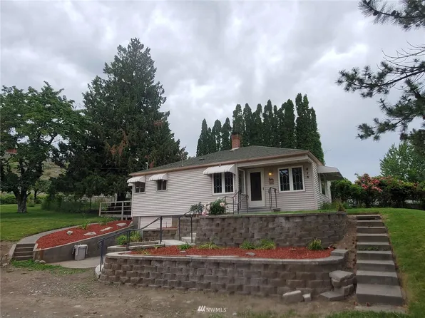 410 Highland Dr, Okanogan, WA 98840