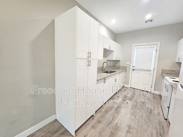 1121 Sixshooter Ave #2 — Photo 7