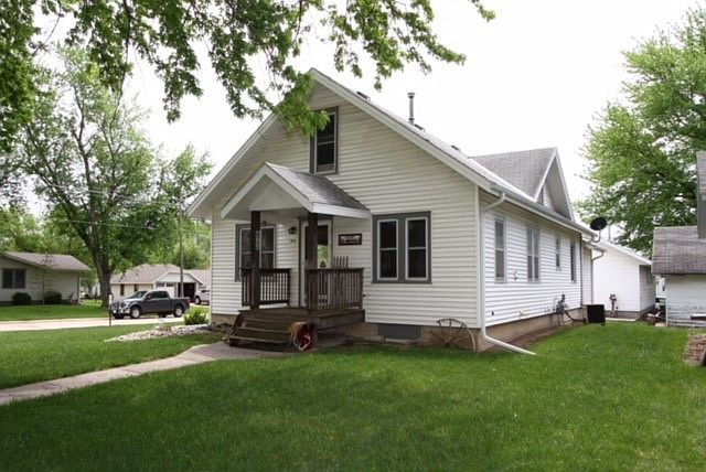 1st image of 901 4th St