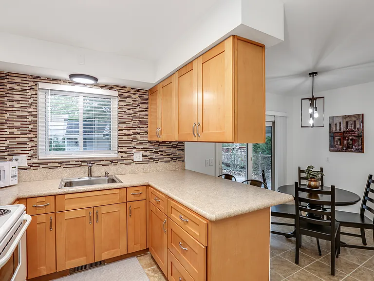 9215 Tavistock Dr — Photo 5