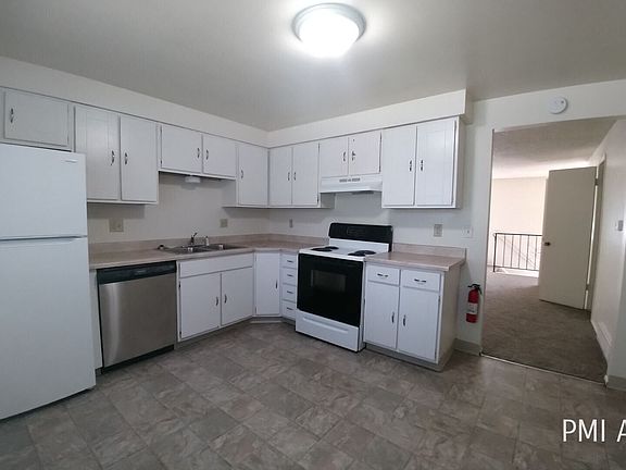 4th image of 2006 McCall Pl APT 3