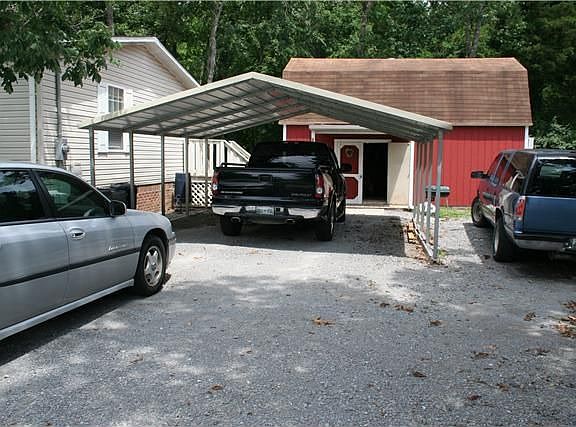 2nd image of 114 Whispering Oaks Dr