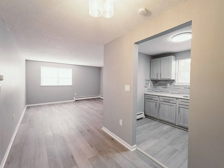 BAY SHORE APARTMENTS — Photo 14