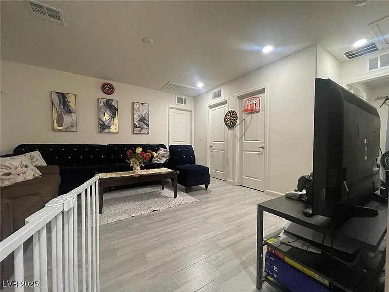 5045 Bloodhound St — Photo 13