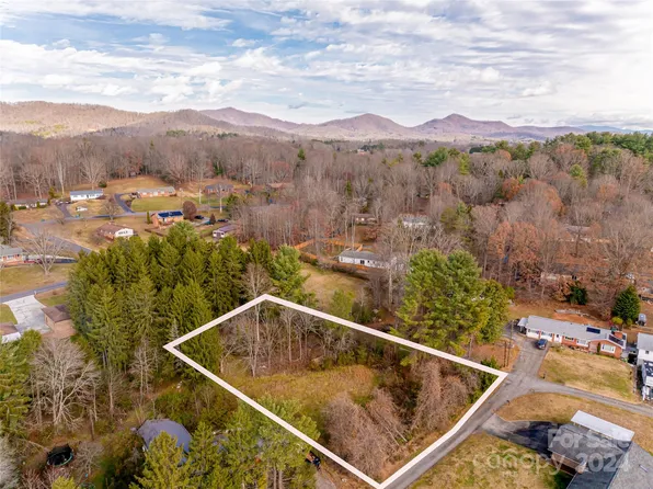 99999 Roberts Dr, Candler, NC 28715