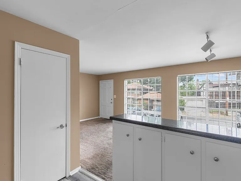 Cliff Place — Photo 1