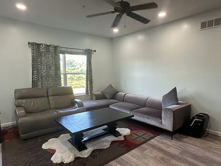 1001 King Way — Photo 5