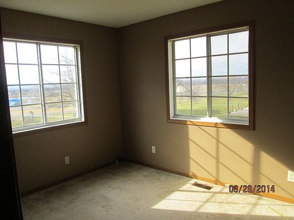 5th image of 64 Climer Ln