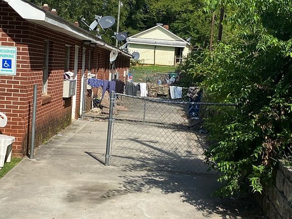5th image of 106 Oakhill St