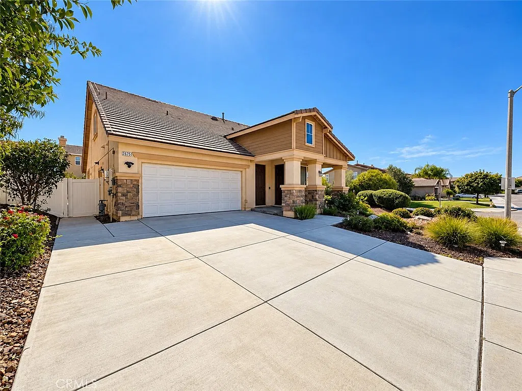 3 bed, 2981 sqft, $4,250 — Photo 2