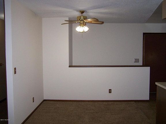 5th image of 1603 Diamond Ct NE