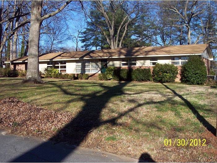 Front ~ 109 Robinall Dr.
