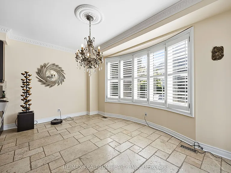 57 Dimarino Dr — Photo 11