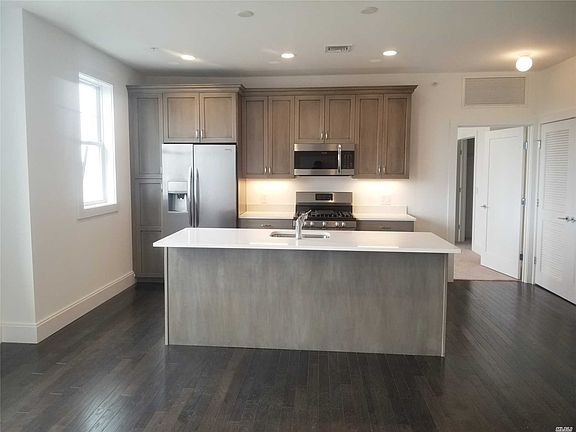 3rd image of 236 Marina Pointe Dr