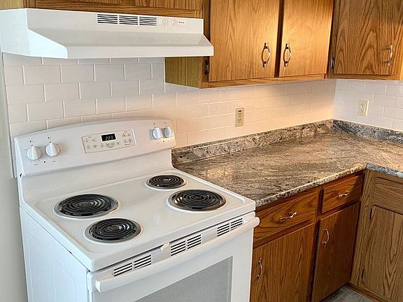 3rd image of W156N11461 Fond Du Lac Ave #2