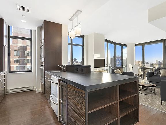 3rd image of 101 W 24th St APT 26D