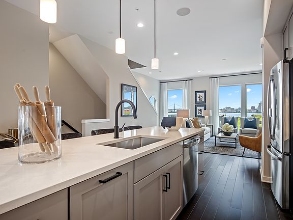 5th image of 2001 Beach St #4IE45