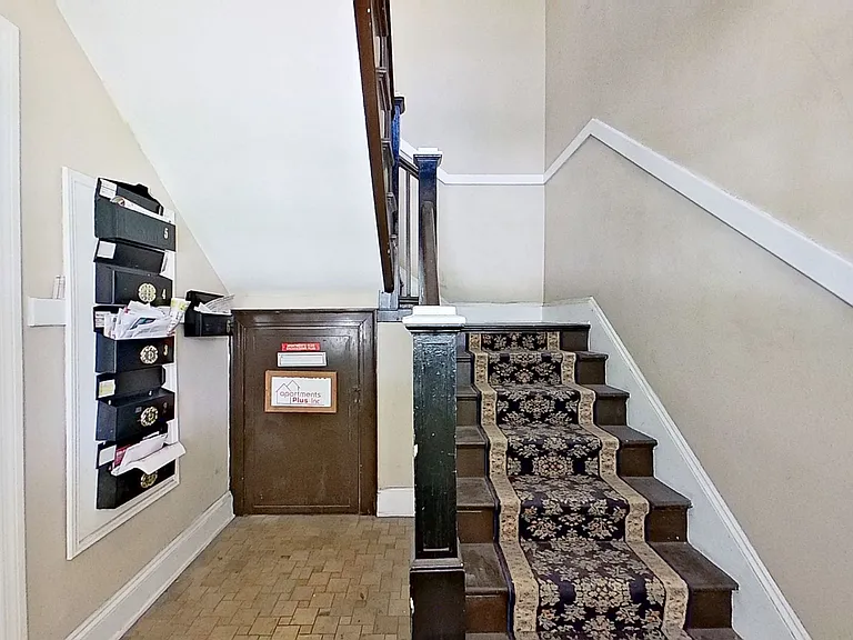 Post St 2908 — Photo 14