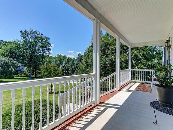 5th image of 170 Shagbark Dr