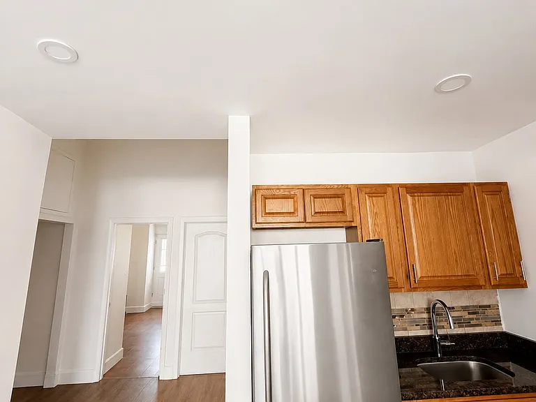 890 Glenmore Ave #1 — Photo 2