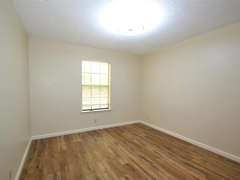 8833 Tallwood Dr — Photo 22