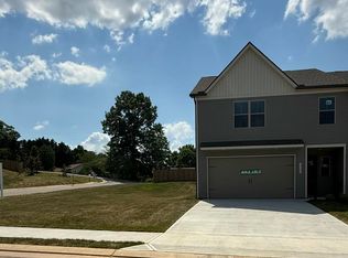 1705 Bennett Village Dr, Maryville, TN 37804