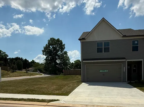 1705 Bennett Village Dr, Maryville, TN 37804