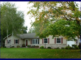 927 Edgewood Pl, Jefferson, WI 53549