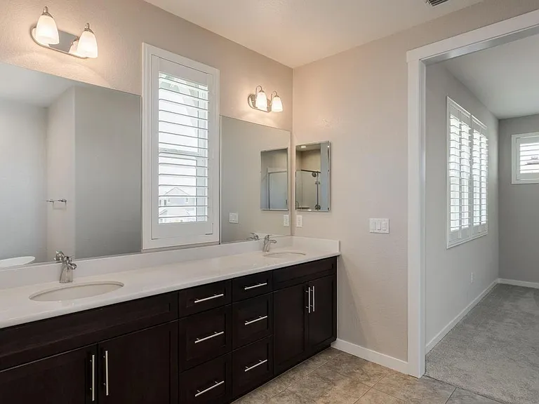 4821 Holden Dr — Photo 29
