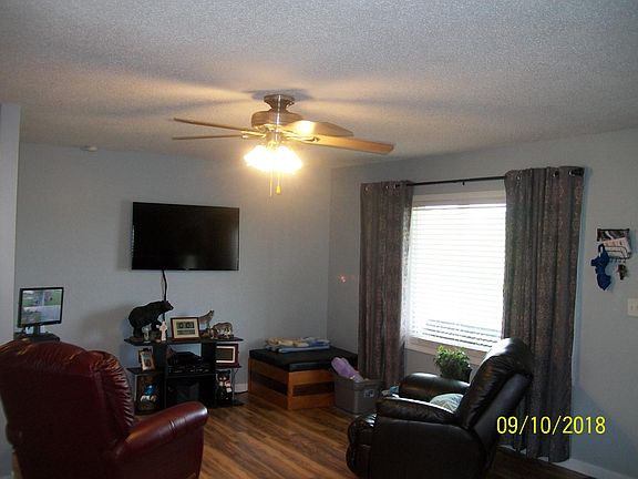 5th image of 277 Barberry Dr