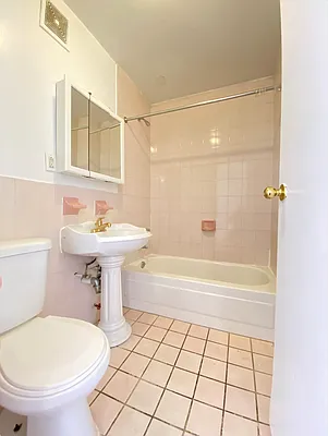 Rented by Oxford Property Group | media 8