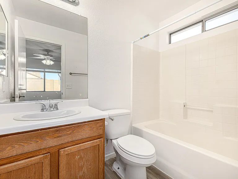 878 E Graham Ln — Photo 17