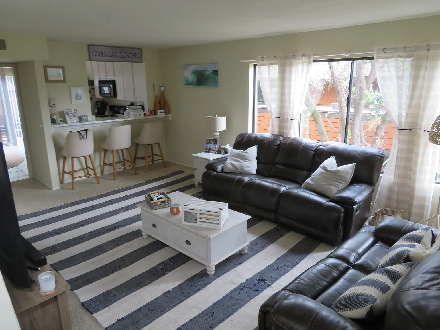 2 bed, 1.5 bath, 1234 sqft, $4,200 — Photo 2