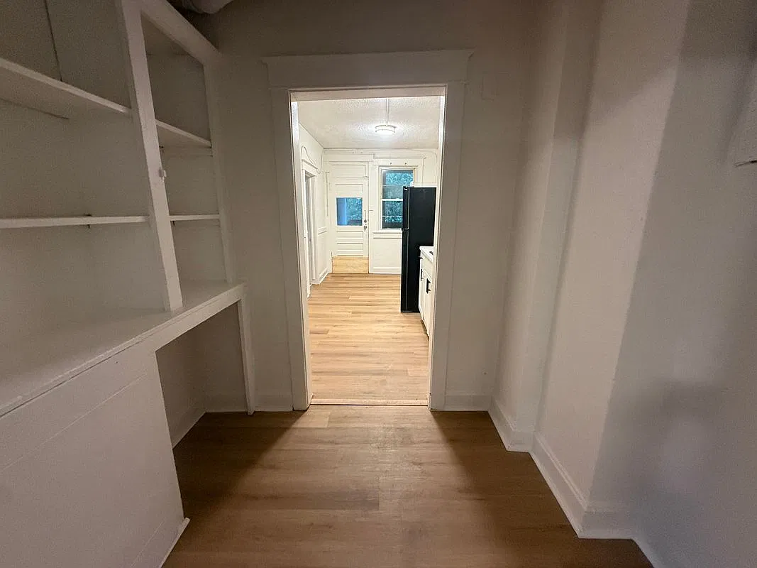 2 bed, 1.0 bath, 990 sqft, $1,150 — Photo 4