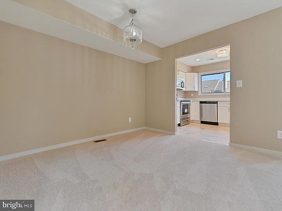 3rd image of 9847 Lake Shore Dr