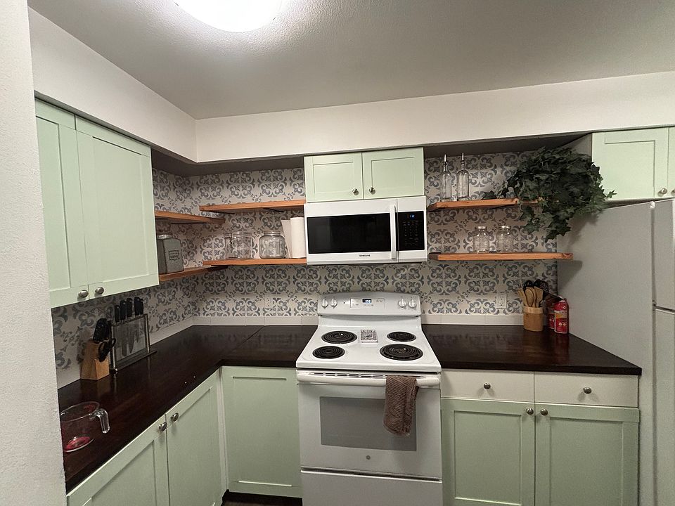 Newly upgraded kitchen with a farmhouse-chic style!