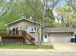 1420 2nd Ave E, Dickinson, ND 58601