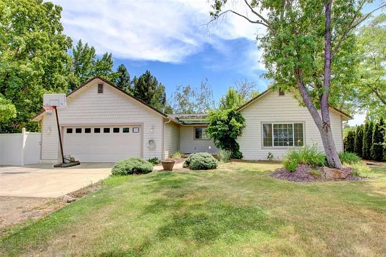 2304 Spring St photo 1