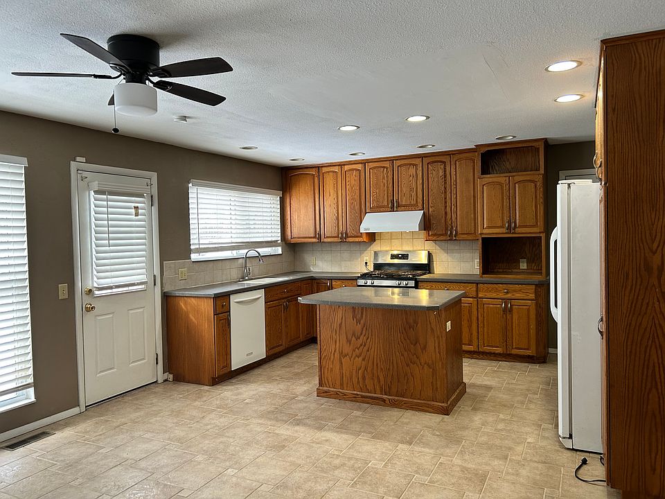 1st image of 2975 Churchill Dr