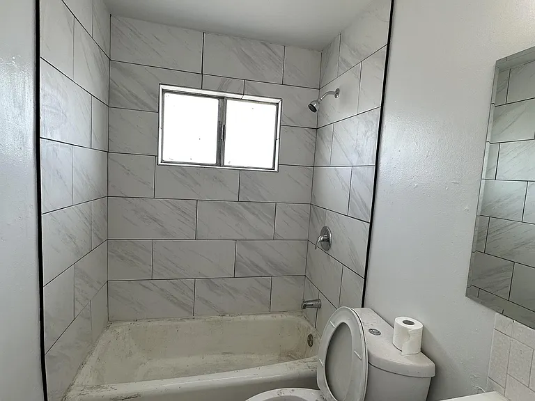 2121 California Ave — Photo 4