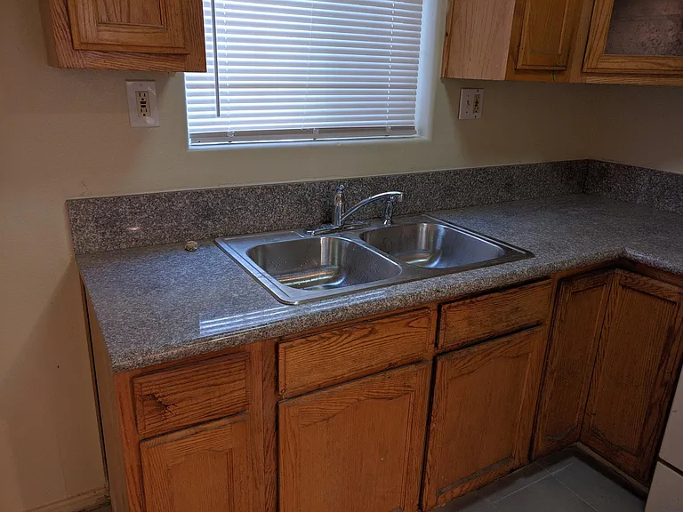 9608 S Main St — Photo 2