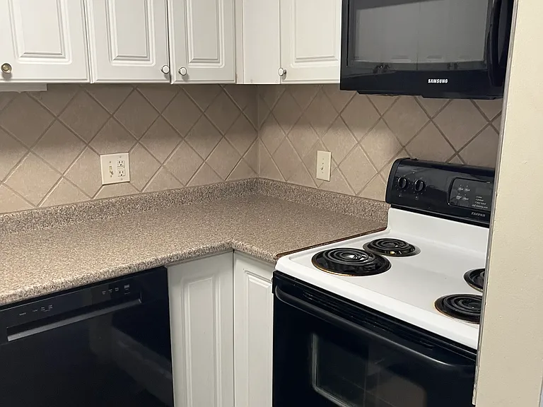 20 Burgundy Hill Ln #20 — Photo 2