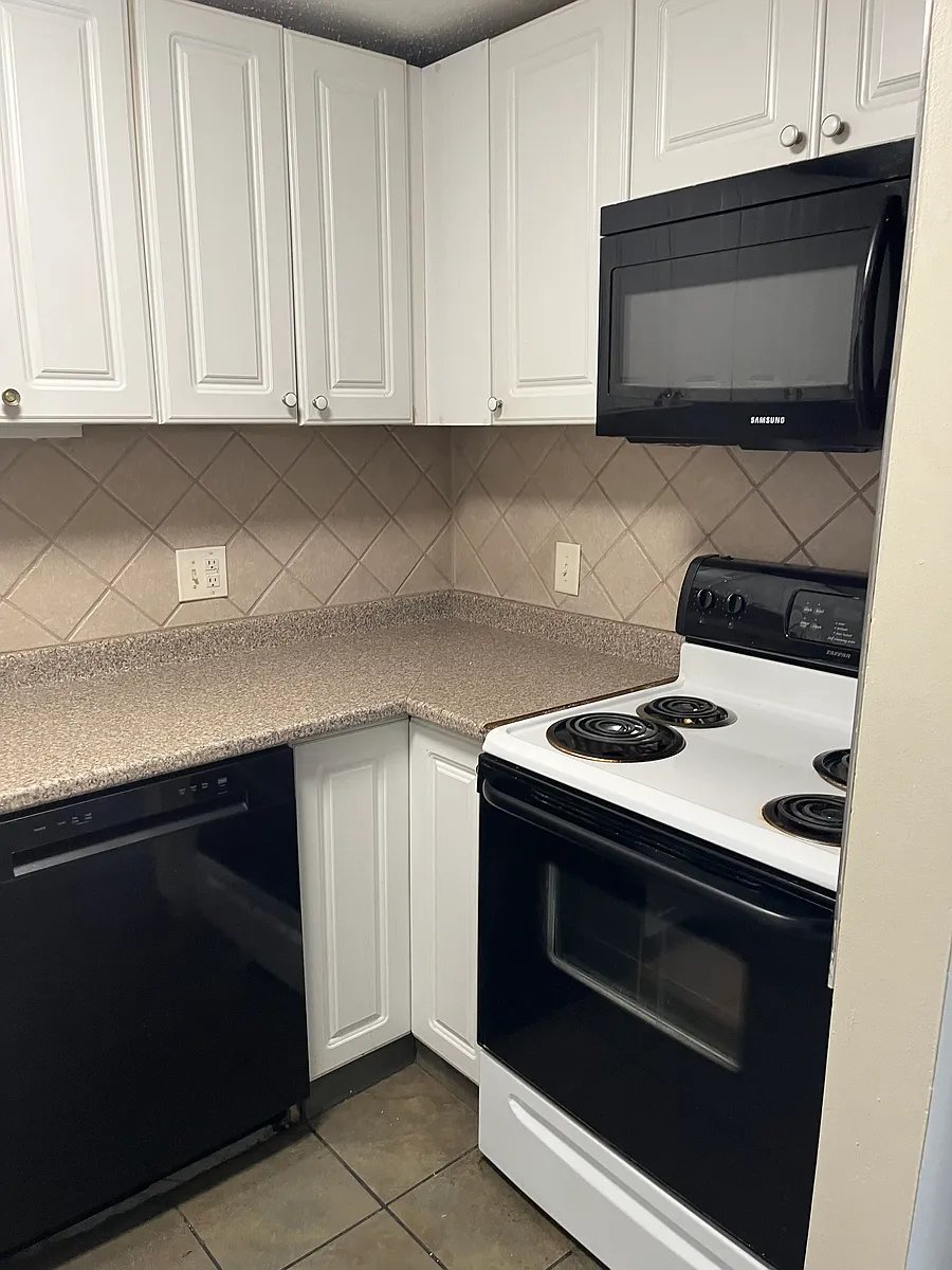 Building Photo - 20 Burgundy Hill Ln #20