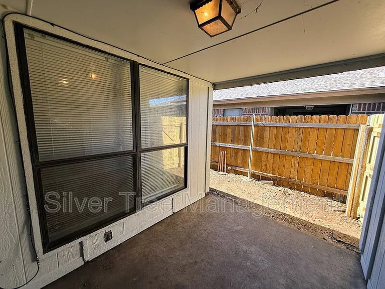 6847 S Creek Dr — Photo 24