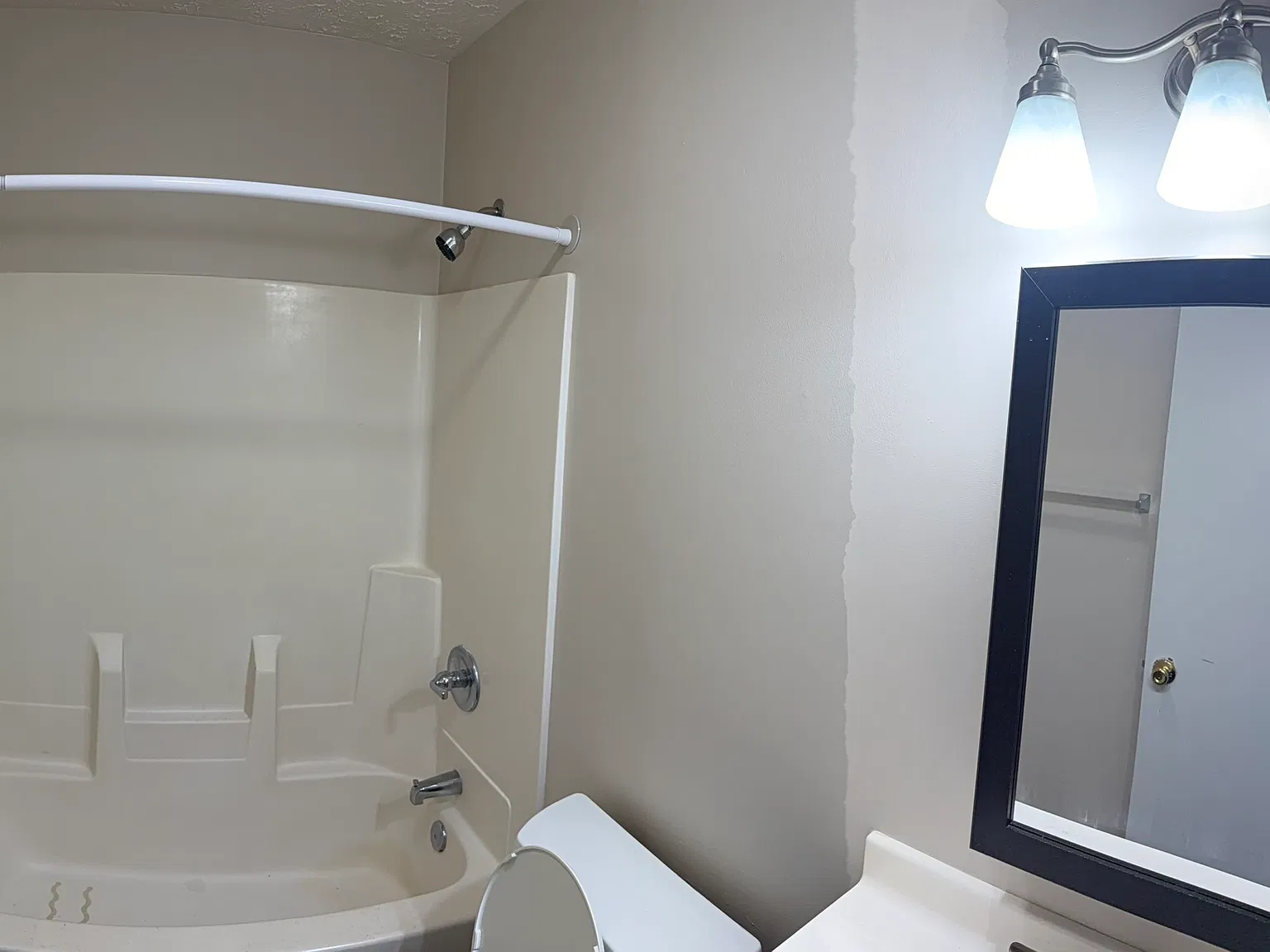 2 bed, 720 sqft, $950 — Photo 2