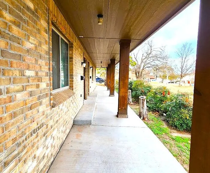 1120 E Campbell St — Photo 37