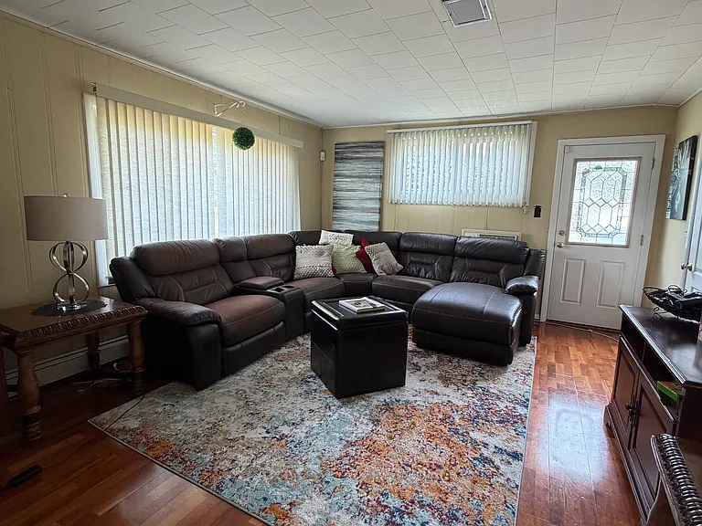 5 Louis Rd — Photo 6