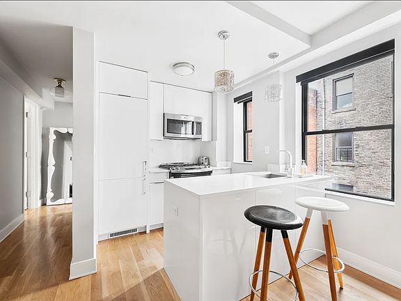 4th image of 308 W 30th St APT 7F