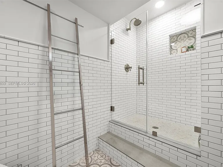 2301 Collins Ave #1533 — Photo 14