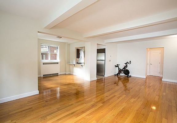3rd image of 20 Park Ave APT 2E